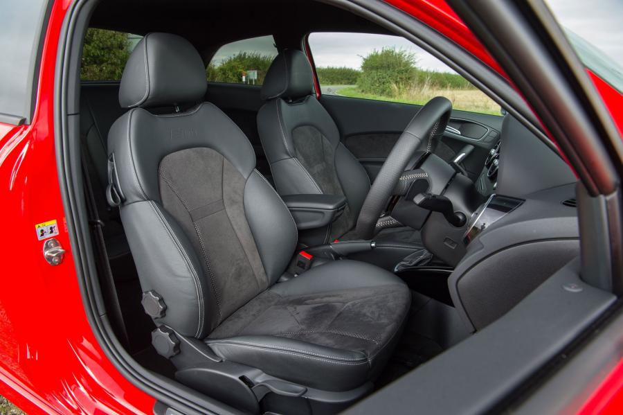 Интерьер Audi A1 TFSI S-Line (8X) 2014 года  (UK) (фото 13 из 15)